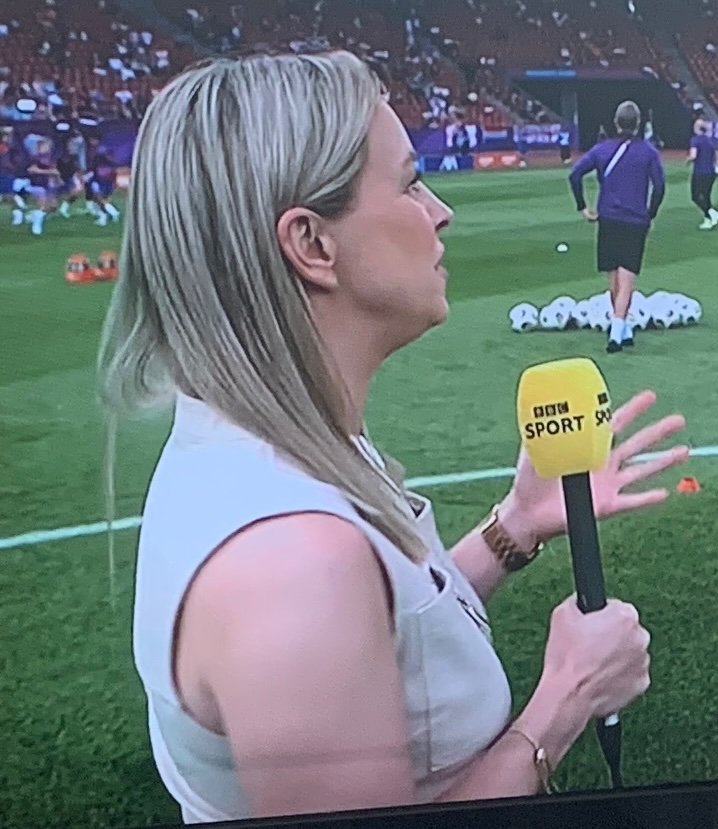 BigWatchLover's tweet photo. Your massive fitness trackers are great, but @JoCurrie still constantly ROCKS the big Michael Kors from a few years back.
#Euro2025 #BBCFootball #WomensEuros @rainbowchaser79 @muddyvee @LucyC1066 #ENGvNED #ENGvsNED https://t.co/6oHzPeH55e
