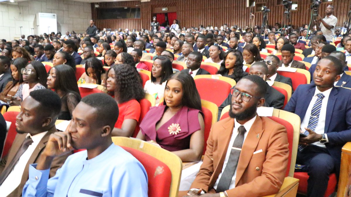 mohgovgh's tweet photo. HEALTH MINISTER CHARGES NEW PHARMACISTS TO LEAD IN COMBATING OPIOID CRISIS

The Minister for Health, Hon. Kwabena Mintah Akandoh, joined the Pharmacy Council of Ghana today to induct a new cohort of pharmacists into the profession. https://t.co/L4OmvCWjy0