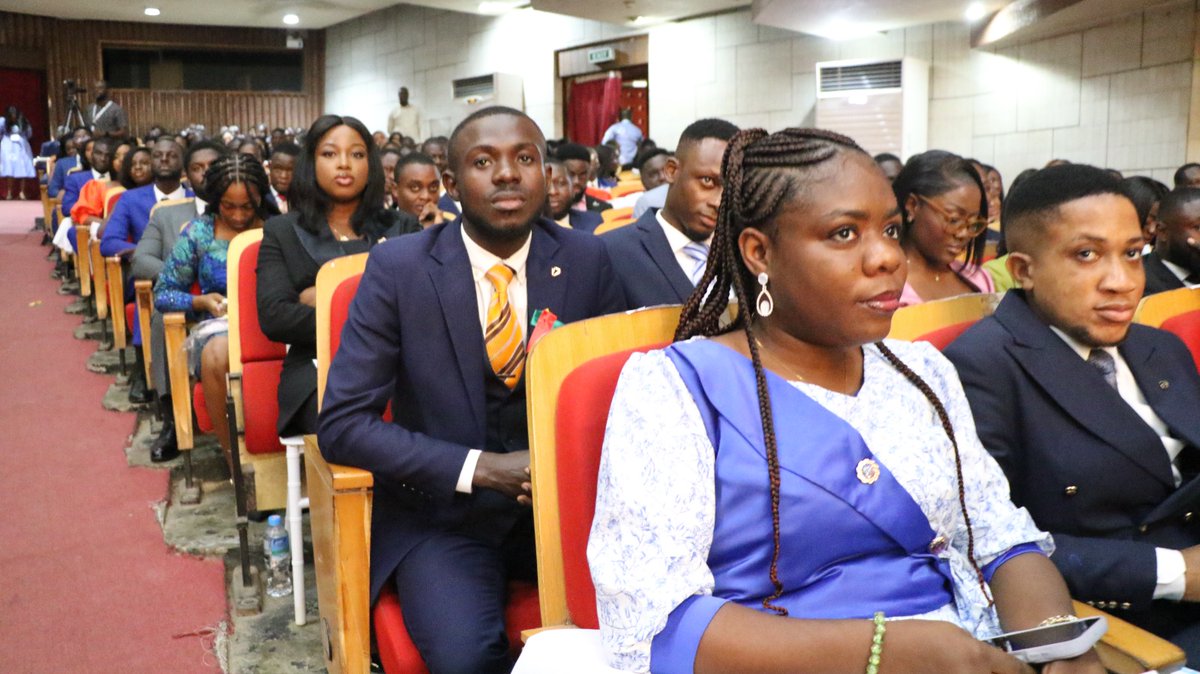 mohgovgh's tweet photo. HEALTH MINISTER CHARGES NEW PHARMACISTS TO LEAD IN COMBATING OPIOID CRISIS

The Minister for Health, Hon. Kwabena Mintah Akandoh, joined the Pharmacy Council of Ghana today to induct a new cohort of pharmacists into the profession. https://t.co/L4OmvCWjy0