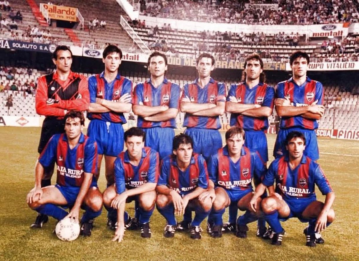 Dècada dels 90. Trofeu Ciutat de València al camp de Mestalla. Entre altres Museros, Susaeta, JC Ferrando, Cuqui Vidal i Ballester.