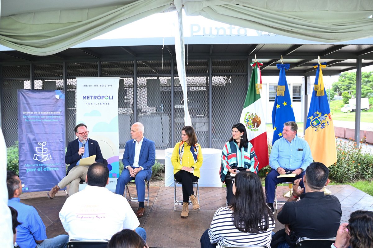 IMEPLAN's tweet image. 🌎 Las ciudades sostenibles se construyen en alianza.
Firmamos un convenio con la @AlianzaExClima para impulsar la economía circular con acciones como los #PuntosVerdes desde el sector empresarial.
Esto en colaboración con la @UEenMexico y @CEMEXMx que ya se suma ♻️…