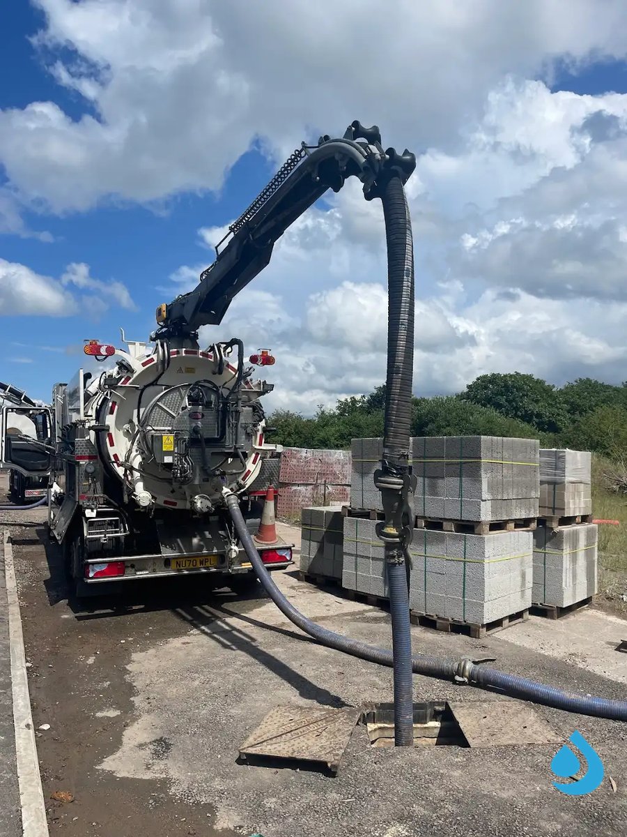 PureUtility's tweet photo. 🚧 TANKER SERVICES 🚧  #Emergency 24/7 Flood, Liquid #Waste Removal and Industrial Water Supply at very competitive rates. #vacuum  Tankers available for everything from Drilling Slurry removal to Flood remediation.  
📩 info@pureus.co.uk  

#watertankcleaning #Drainclearance https://t.co/hzk5asPSSE