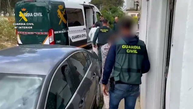 RobertoVaquero_'s tweet photo. Un español ha sido asesinado a puñaladas por un ilegal subsahariano en El Ejido (Almería). 

¿Os habéis parado a pensar qué hubiese ocurrido si la víctima fuese el extranjero y el asesino un español? Se hablaría de este caso durante semanas, pero la realidad no favorece el relato de la izquierda.