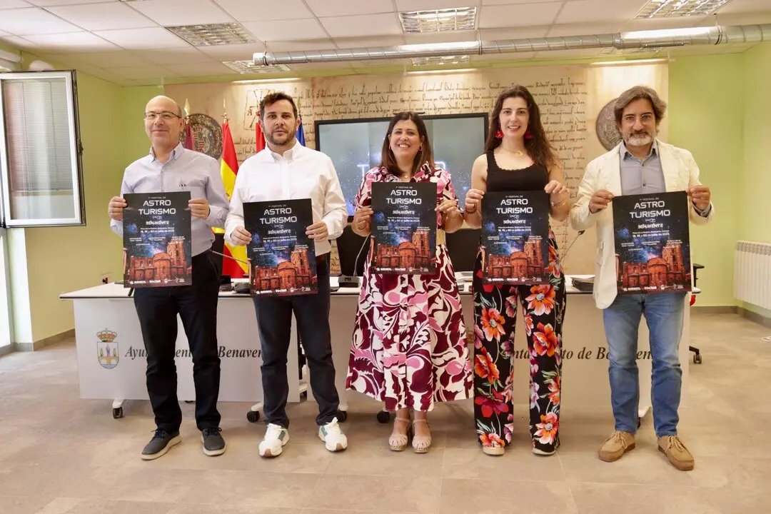Zamora News (@news_zamora) on Twitter photo Benavente lanza su primer Festival de Astro Turismo con la mirada puesta en el gran eclipse solar de 2026
<a href="/aytobenavente/">Ayto Benavente</a>
zamoranews.com/articulo/benav… Benavente lanza su primer Festival de Astro Turismo con la mirada puesta en el gran eclipse solar de 2026
<a href="/aytobenavente/">Ayto Benavente</a>
zamoranews.com/articulo/benav…