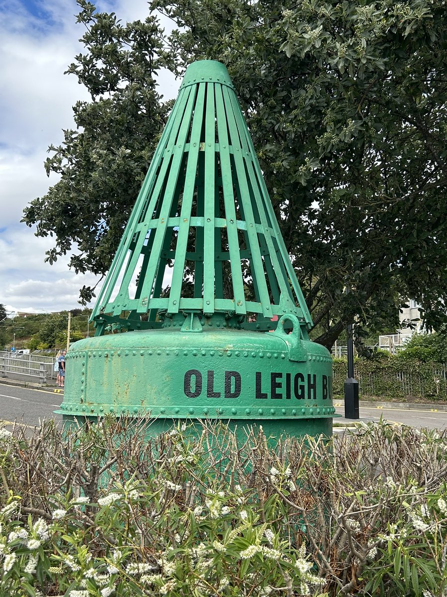 mbquane's tweet image. Went Leigh-on-sea today as I was walking along the sea wall I thought 💭 to myself it’s possibly the only place I actually like visiting now that says it all about how the UK has actually declined in places I regularly visit. #LeighOnSea