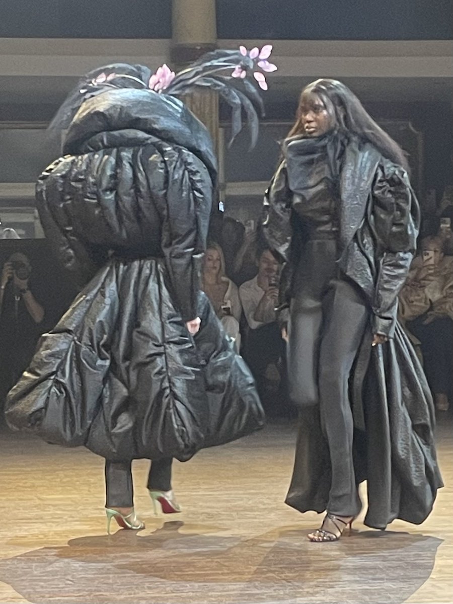 VVFriedman's tweet image. Who let the air out? Viktor &amp;amp; Rolf