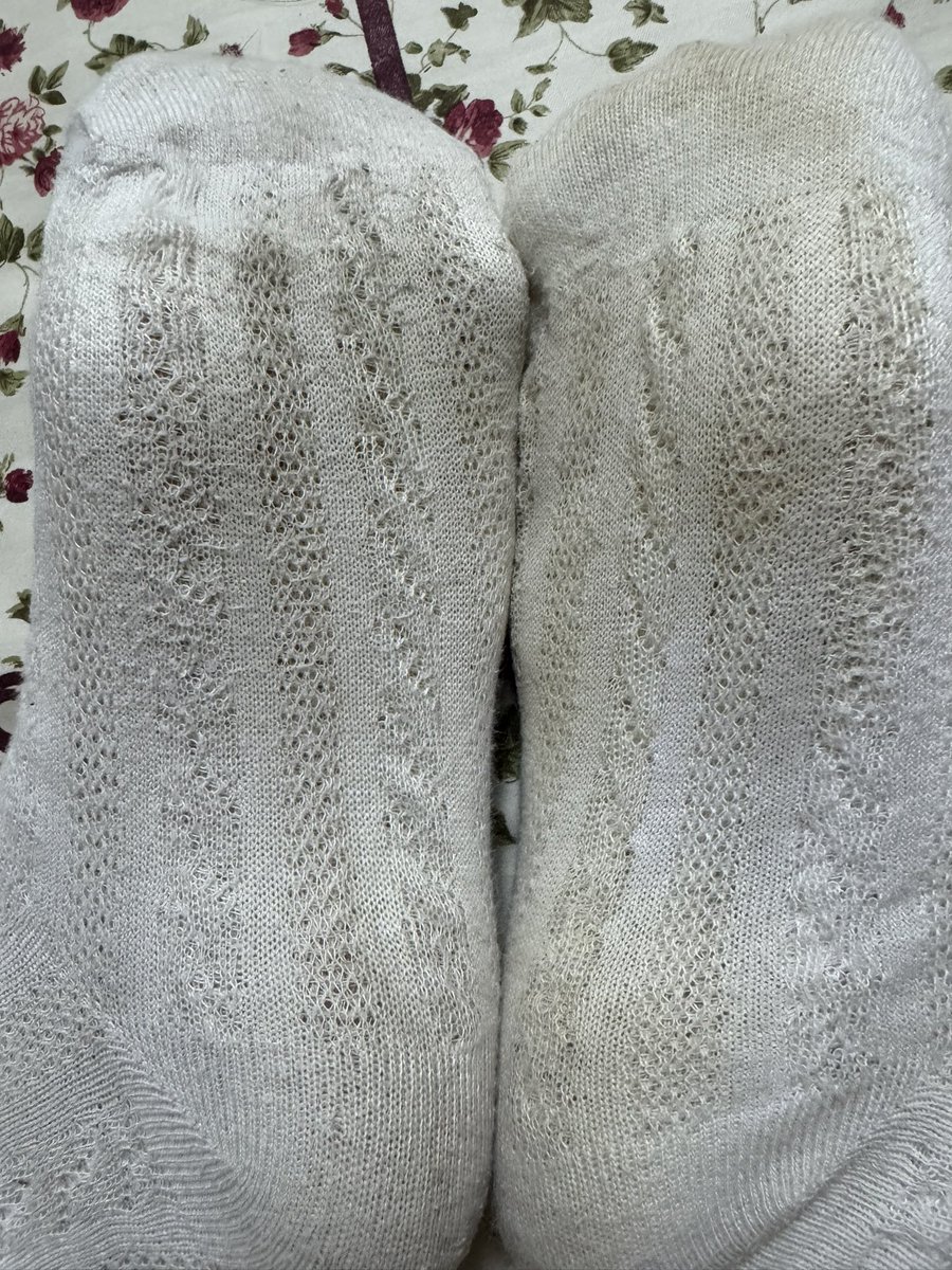 福利姬云朵小羊的原味屋分享的黄推图片2 - 网红私拍内容