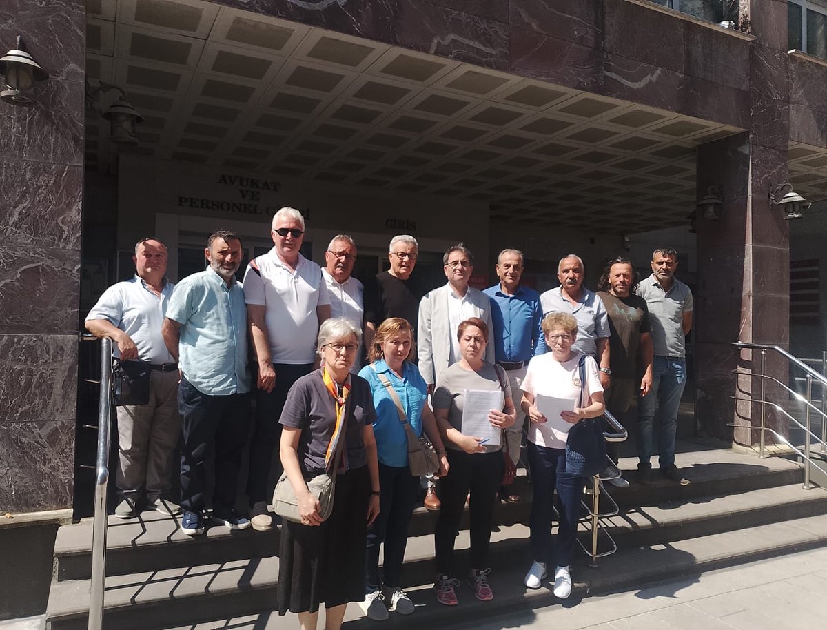 Cumhuriyet Halk Partisi Rize İl Başkanlığı olarak Türkiye Cumhuriyetine darbe ile kuruldu diyen AKP Eski Milletvekili Ahmet Hamdi Çamlı namı diğer Yeliz Hakkında Rize Cumhuriyet savcılığına suç duyurusunda bulunduk.