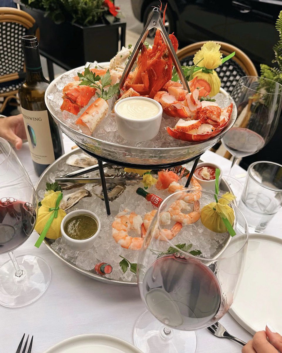 if your summer plans don’t include this seafood tower… respectfully, do better 🦀🤷‍♀️