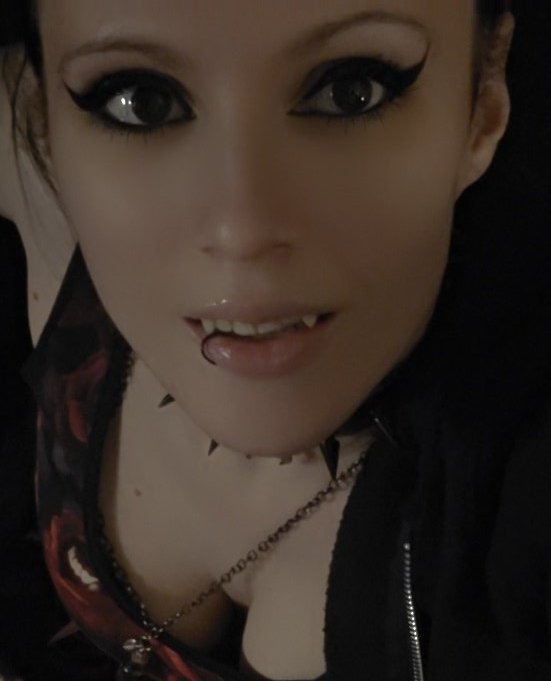 So I normally would never say anything, but Twitter has been unfollowing my friends, and I just want you to know if I unfollowed you, it's not me because I didn't . I will refollow you again ❤️😂 twitter will not stop me from supporting you! Also, as a treat, heres my vampy irl