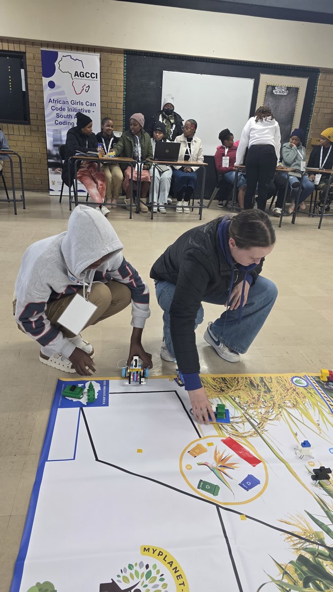 unwomenSA's tweet image. Day 6/10 at @AGCCIAfrica_1 bootcamp in JHB,
🇿🇦

From pitching bold ideas in web dev &amp;amp; graphic design to building and coding robots — the girls brought innovation, teamwork &amp;amp; problem-solving to life! 

#AfricanGirlsCanCode