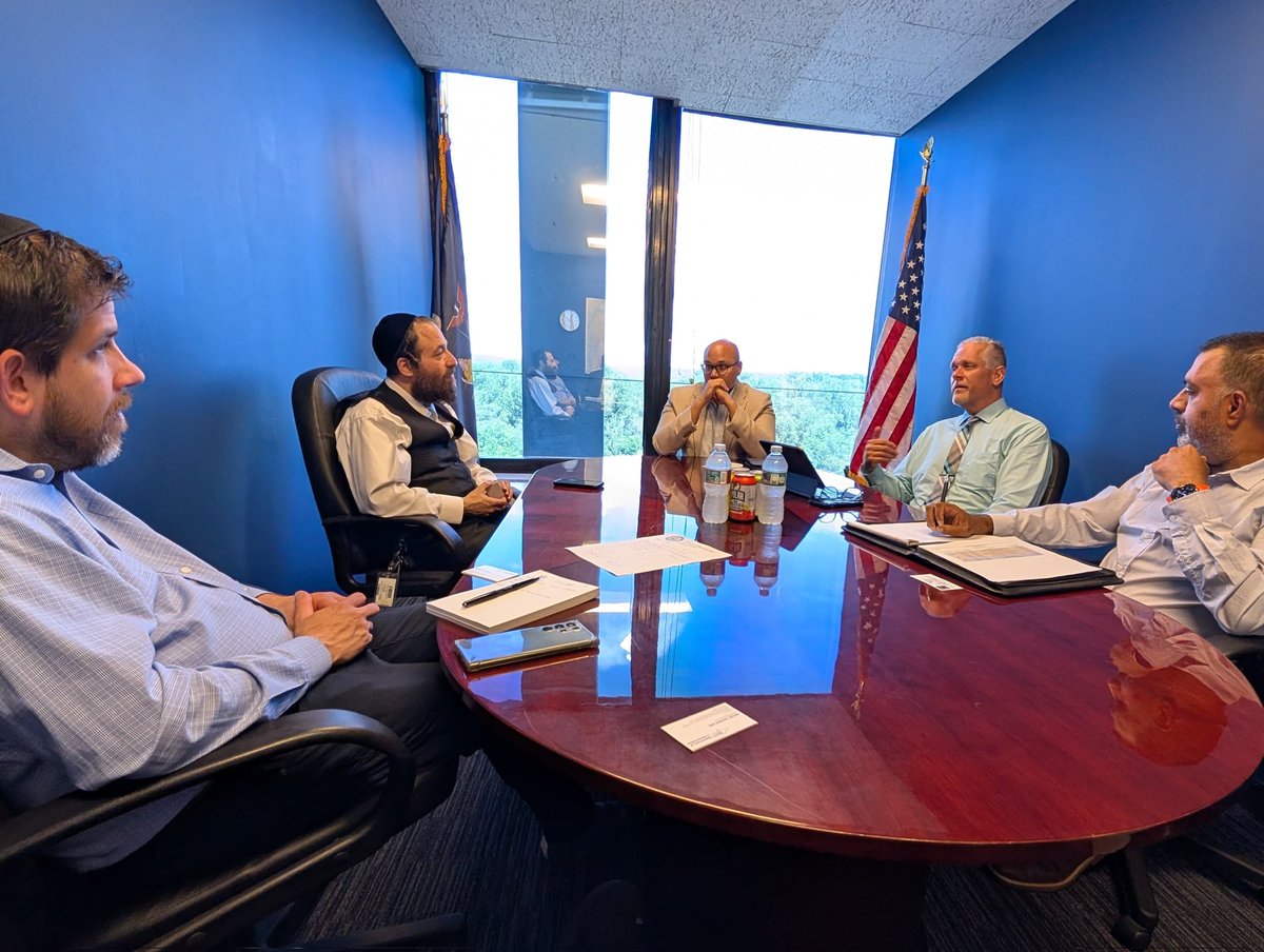 AronWieder's tweet image. Great meeting with state officials of @NYSDOT Region 8 on behalf of our constituents. Productive discussions on infrastructure and transportation priorities. Thanks to @NYSDOTHudson for the engagement and support!