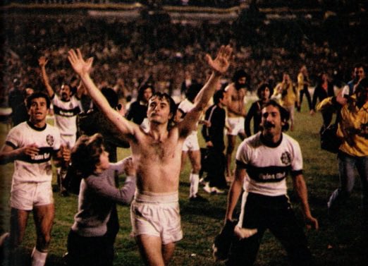 HugoVigray's tweet photo. Con dolor despedimos hoy a un grande de América: Osvaldo Aquino, gran protagonista de la primera Copa Libertadores del Olimpia en aquel 1979. Su gol en el partido de ida en Asunción en la final contra Boca Juniors abrió el camino de la gloria. Y eso que casi no jugó ese partido: https://t.co/eW4mYvxdie