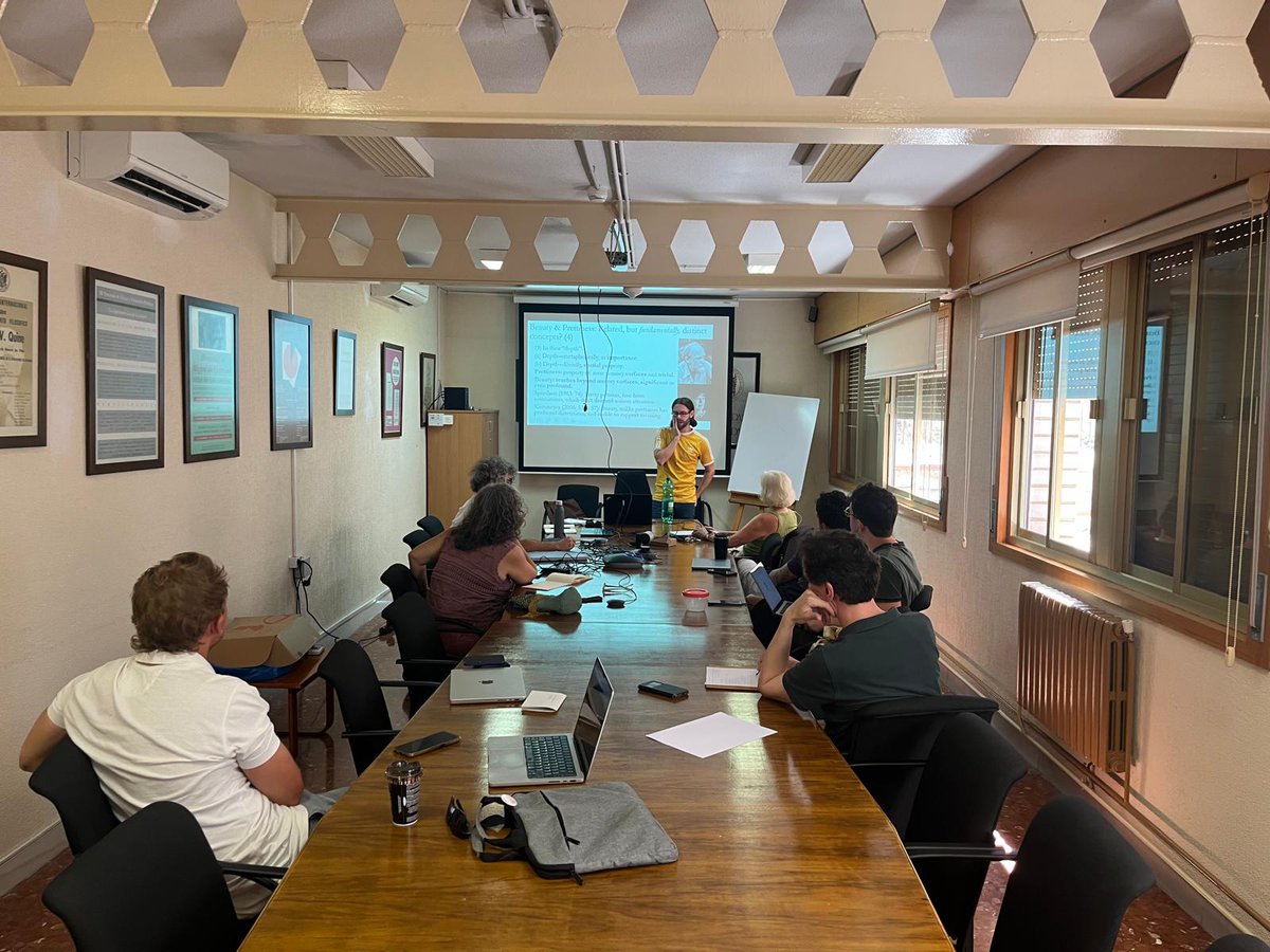 FiloLab_UGR's tweet image. El 8 de julio cerramos la temporada 2024-2025 del seminario TeC-FiloLab con una brillante charla de Ryan Doran (@R_P_Doran, @BiapBarcelona) sobre el concepto de belleza: "True Beauty".
¡Gracias por acompañarnos y por tan inspiradora sesión!