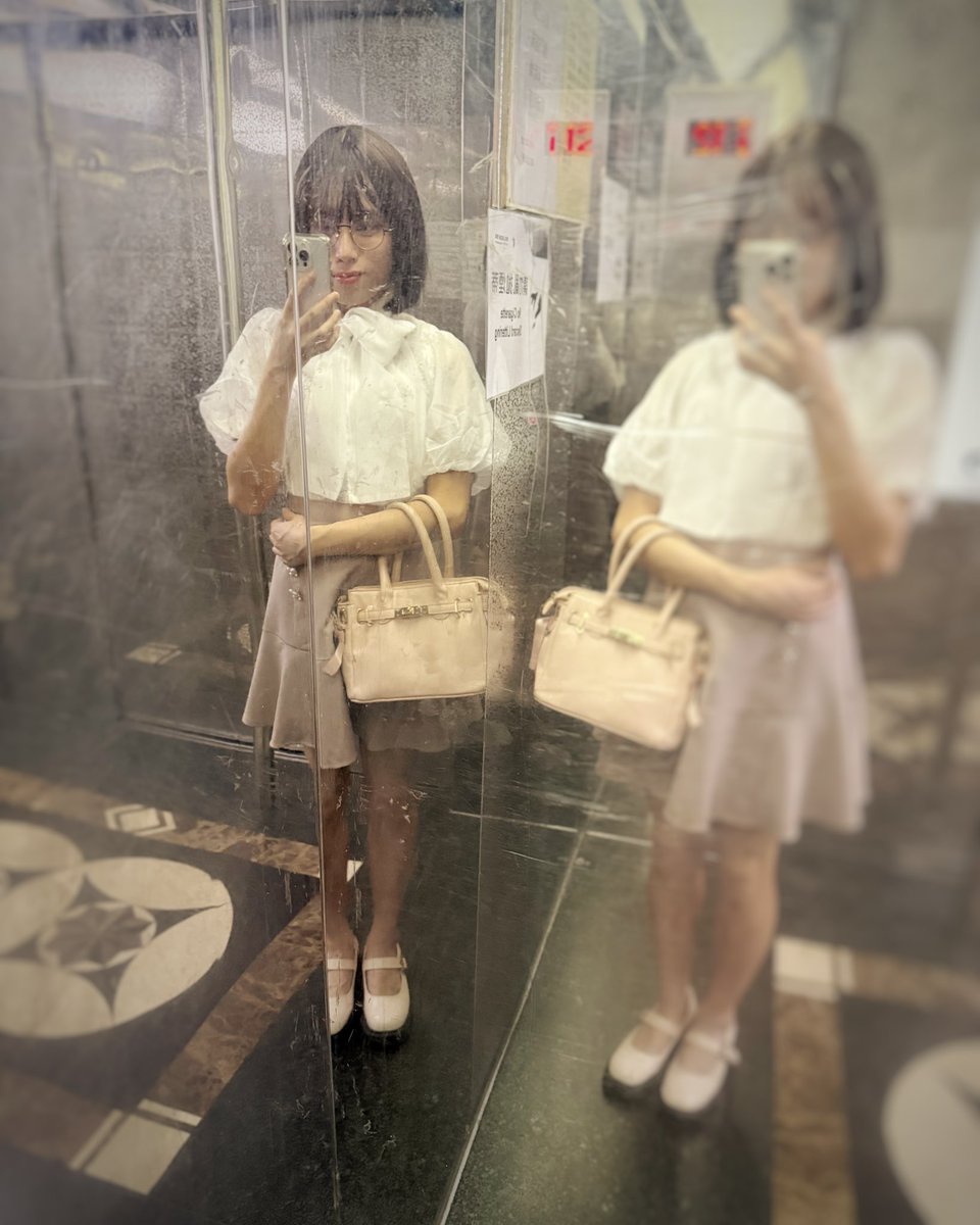 evabbg0313's tweet photo. 當初睇「學姊是男孩」電視動畫版時，覺得好impressing，可以將跨性別故事寫得咁舒服同靚。但電影版劇情有少少變咗 TVB 劇集三角戀愛情線嘅感覺，而且直接繼承電視版嘅劇情，只係喺中間穿插少量背景資料，如果未睇過電視版可能會覺得有啲困惑。整體嚟講我覺得都係麻麻哋，有畫公仔畫出腸嘅感覺，可惜。 https://t.co/3ijMgvQ18d