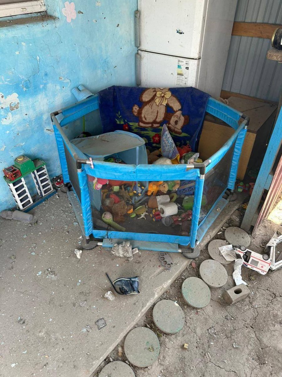 Про маленького хлопчика якого підори вбили дроном, це просто якась пизда. Як можна було і в душі навіть не йокнуло? Ви сука не те що підори, нечесть їбучая. В мене в самого донечка такого віку, просто очі мокріють від таких новин
