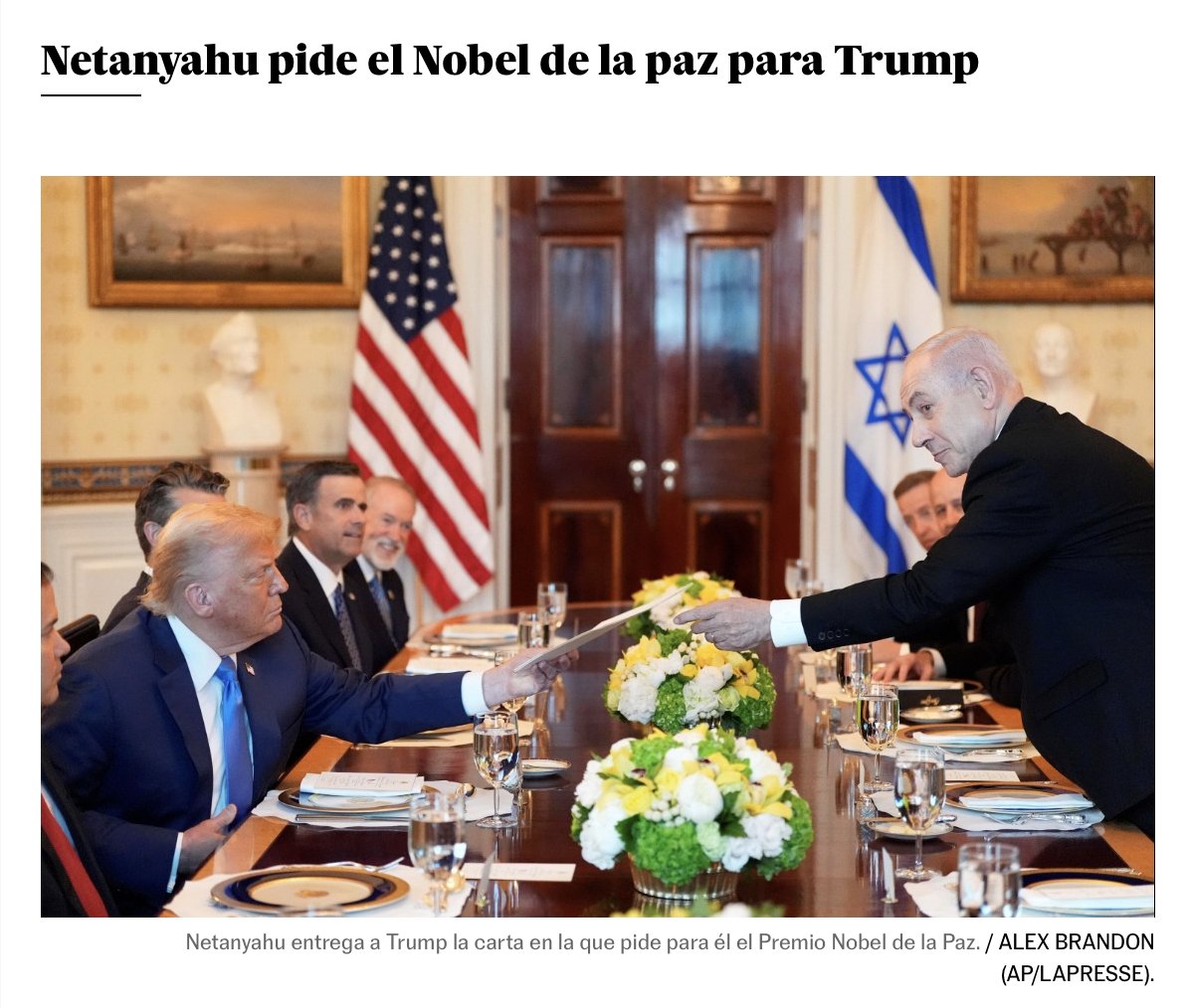 Entre besos, pesos y balas,
con la muerte como asesora
y desplantes en los que aflora
ese egoismo sin escalas…

No hay lugar para la conciencia,
sí para el cínico descaro.
Entre estos no es nada raro
hacer culto a la demencia.