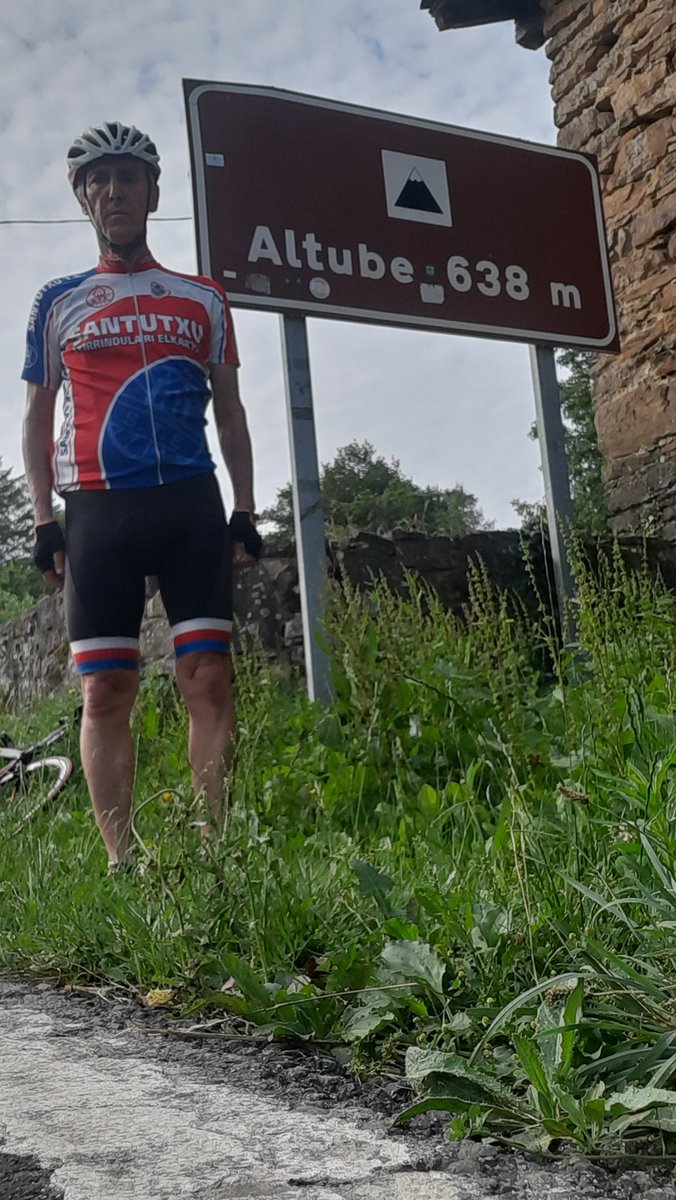 magoro64's tweet photo. Excursión larga STE. Por los tres herrialdes. Buena mañana de domingo para el ciclismo. https://t.co/av1TxPZt4Y