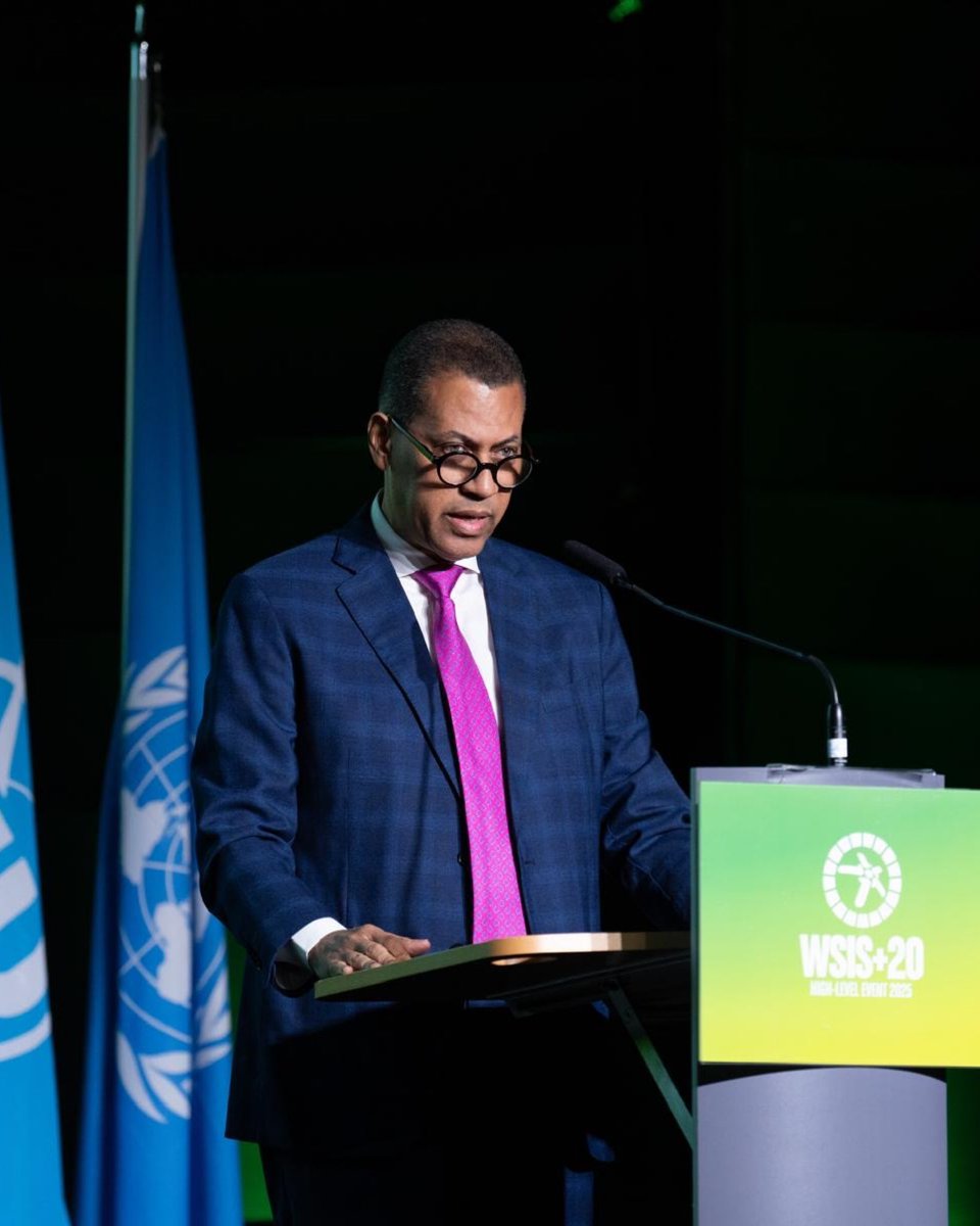 IndotelRD's tweet photo. Conectar no es solo llevar internet, ¡es abrir oportunidades! 💡🌐
En el #WSIS2025, nuestro presidente @ggomezmazara presentó cómo en el @INDOTELRD usamos la tecnología para cambiar vidas con #HabilidadesRápidas y la #CanastaDigital. 🇩🇴💻
#InclusiónDigital #AIforGood #INDOTELRD https://t.co/W8Ukr1fNgP