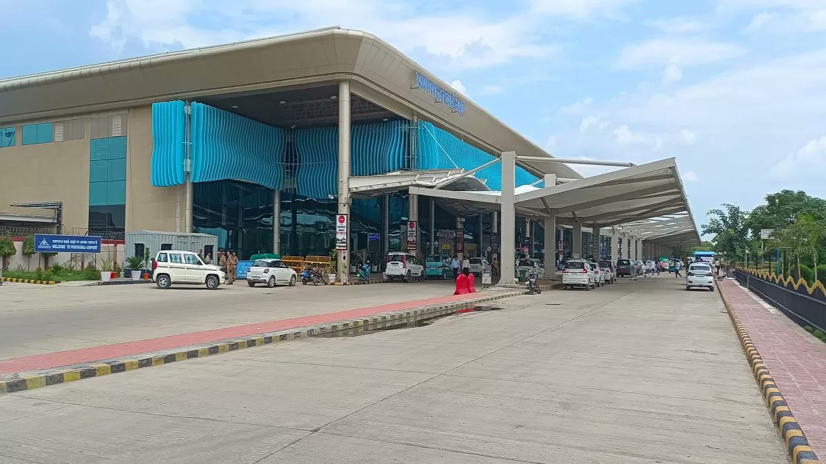 🚨⚡✈️🏆 Major milestone for Prayagraj Airport!

📍It becomes the first domestic airport in India with 6 aerobridges.

📍 Surpasses Varanasi and Agra
📊 In Uttar Pradesh, only Lucknow Airport (with 9 aerobridges) is ahead

#PrayagrajAirport #AirportInfrastructure #IndiaAviation