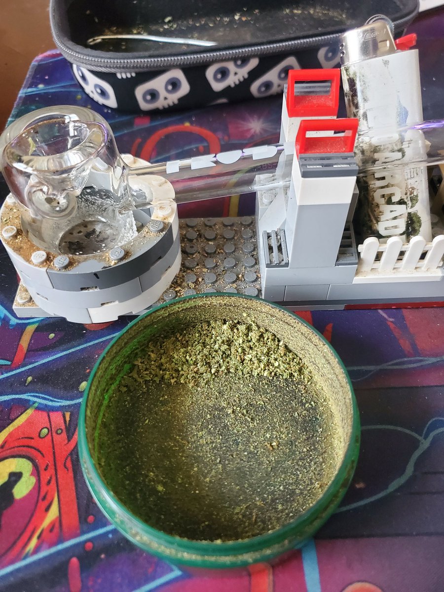 My Hammer Head from <a href="/TheFrostedLabs/">The Frosted Labs</a>, all cleaned up and ready to pack one of the last bits of current supply before going back out to The Rez tomorrow on my day off.
Cheers, everybody.
🤘👽🤘