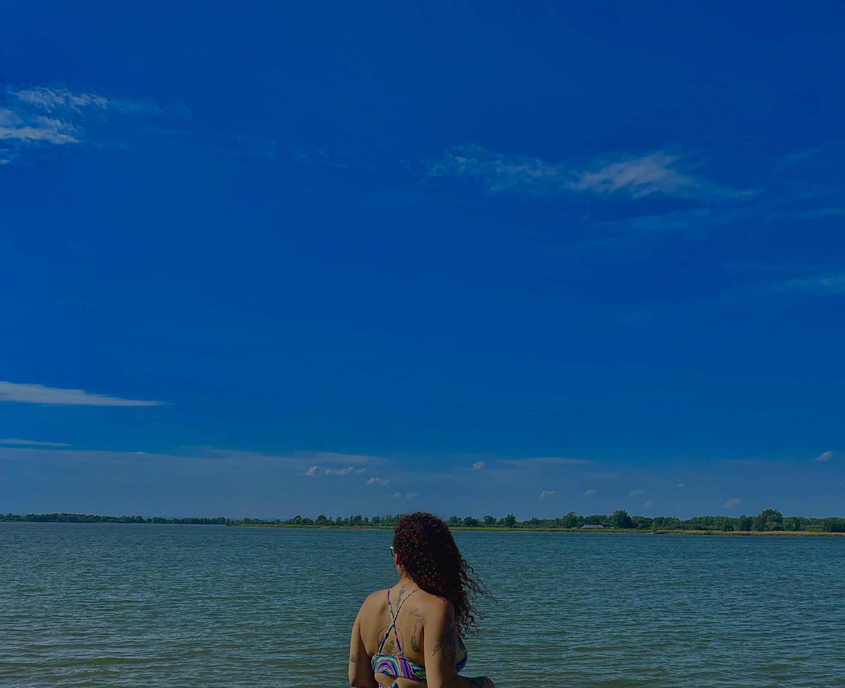 My favorite place to be 🥰 
Being paid while some loser are working just to have the privilege of sending to me 🥰 
What a time to be alive!