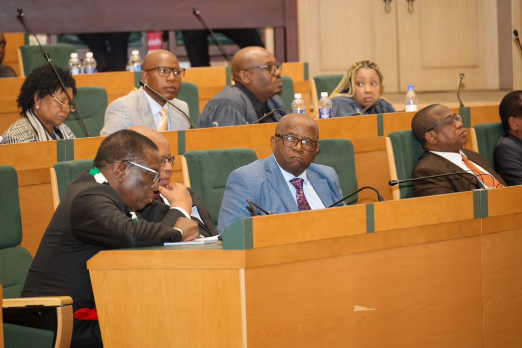 Tirimusango Wenje (@tirimusango_10) on Twitter photo President <a href="/edmnangagwa/">President of Zimbabwe</a> , is currently attending at the National Assembly Q&A session.
Being Head of State makes him head of all three arms of the State.
I salute President <a href="/edmnangagwa/">President of Zimbabwe</a> , is currently attending at the National Assembly Q&A session.
Being Head of State makes him head of all three arms of the State.
I salute