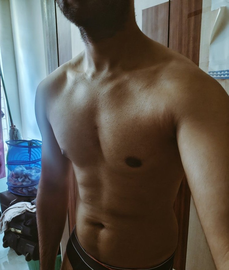 Iamsrikaanth's tweet photo. Caught my abs peeking
had to document it
#absloading #shredded https://t.co/xsuijiZwgt