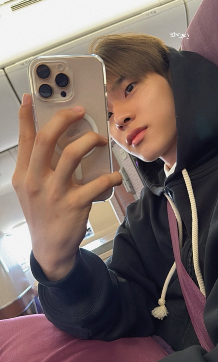 PorSnowflake's tweet photo. [ Social media Update ]

พี่ป๋อน้องตี๋ตี๋ถ่ายกันและกันน่ารักมากค่ะ ฮ้อปปป 👀💖

#SnowflakePORupdate

🗓 : 09.07.2025

📸 : IG Story update : @porsuppakarn 

#PorSuppakarn #twnpich https://t.co/8PcmXlvVlo