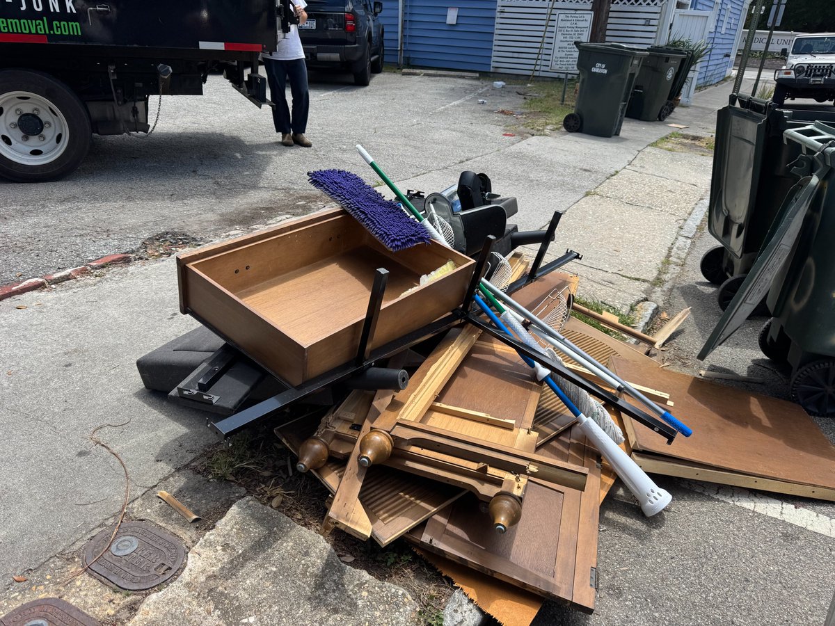 BDJunkremoval's tweet image. Swipe to Clean: Curb Cleanup Edition
Where junk disappears like magic✨

💪 Real cleanups. Real satisfying.
📍 Charleston, SC
☎️ 843-920-JUNK

#JunkRemoval #CleanOutCrew #DeclutterYourLife #SwipeToClean #BeforeAndAfter #JunkBeGone #TidyTransformation #ClutterFree #TrashToClean