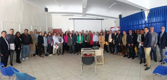 Durante la actividad, se presentó el modelo instruccional ADDIE (análisis, diseño, desarrollo, implementación y evaluación), importante para planificar y ejecutar acciones formativas dirigidas al personal administrativo de instituciones educativas.