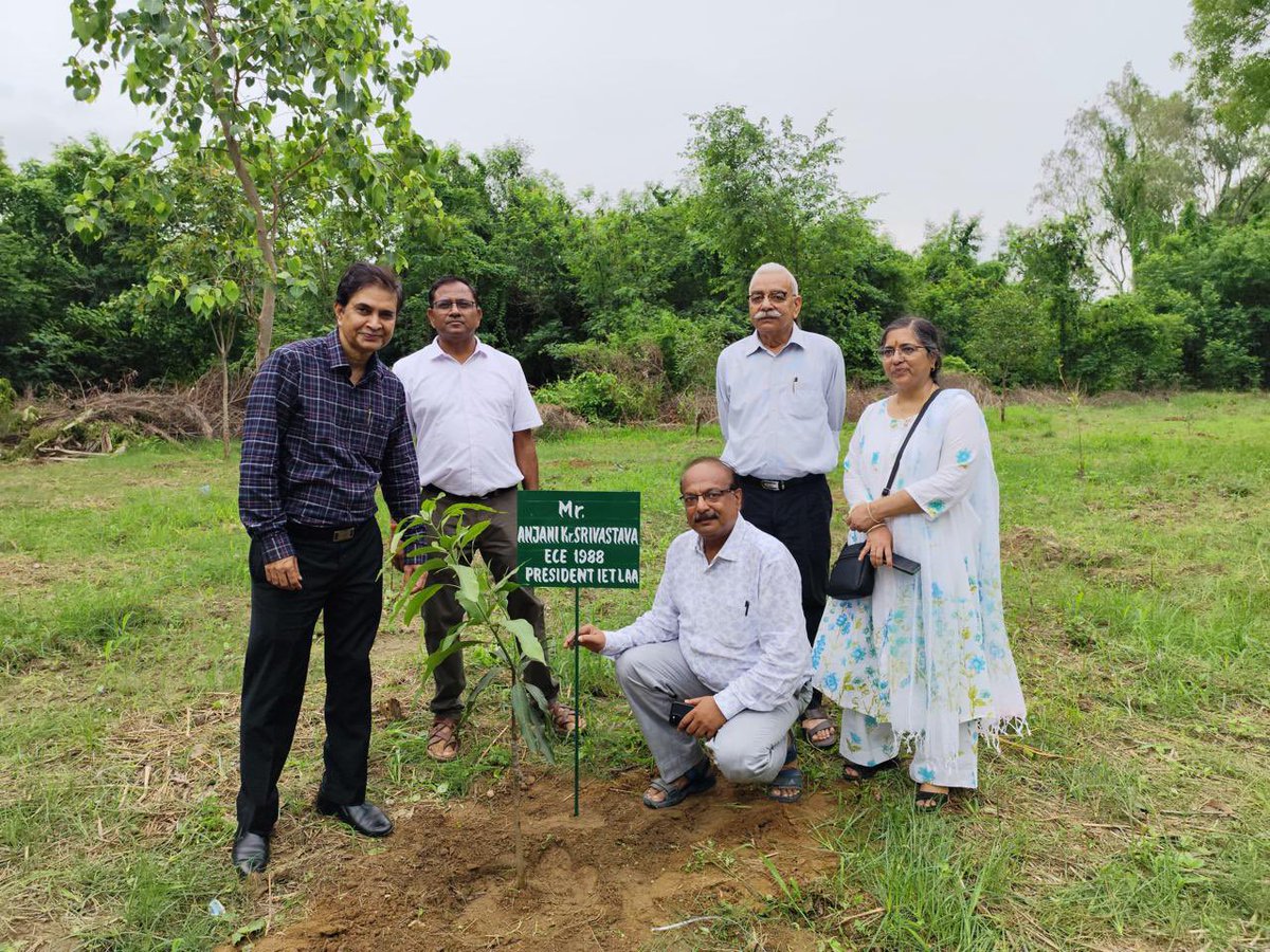 AKSriva1503's tweet image. ‘एक पेड़ माँ के नाम’ अभियान के तहत IET लखनऊ के प्रांगण में वृक्षारोपण कार्यक्रम का आयोजन IET लखनऊ एलु. एसो.के सौजन्य से किया गया। यह आयोजन प्रकृति के संरक्षण, मातृभूमि के प्रति कृतज्ञता और भावी पीढ़ियों के लिए हरित धरोहर छोड़ने के उद्देश्य से किया गया।
@GovernorofUp @CMOfficeUP
