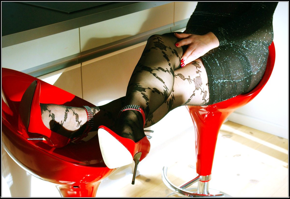 amandasnylons's tweet photo. Ich finde diese Heels absolut scharf! Du auch? https://t.co/pNzavnzhDx