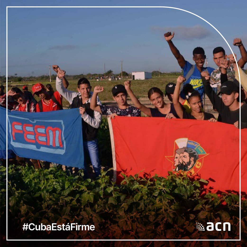 "“Cuiden siempre está Revolución” - Fidel Castro. La #FEEMdeCuba 🇨🇺 sigue siendo #UnaFEEMQueAmaYFunda, demostrando que #CubaEstáFirme en tiempos que necesitan de nosotros. ¡Viva la Revolución! ✊🏻 #FidelCastro #RevoluciónCubana"