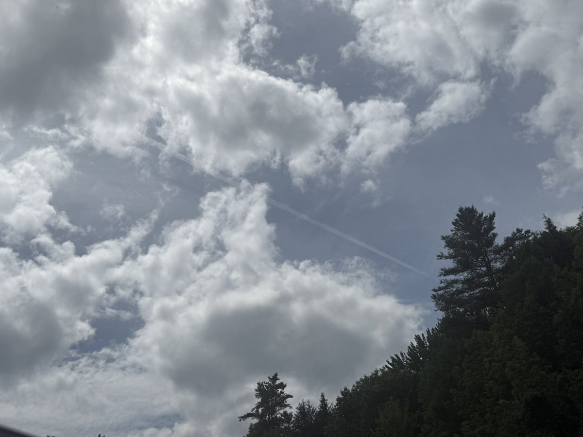 LibertyMe15's tweet image. Right on time!! Over Waterbury Reservoir, Central VT…also predicting major flooding tomorrow for the 3rd year in a row on the same date!!
#WeathModification 
#GeoEngineering 
#Cloudseeding 
@RealAlexJones @SecKennedy