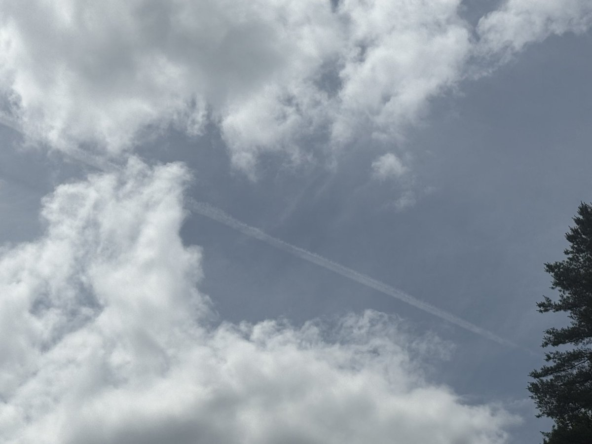 LibertyMe15's tweet image. Right on time!! Over Waterbury Reservoir, Central VT…also predicting major flooding tomorrow for the 3rd year in a row on the same date!!
#WeathModification 
#GeoEngineering 
#Cloudseeding 
@RealAlexJones @SecKennedy