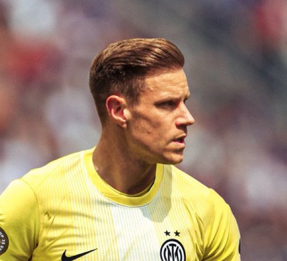 Galatasaray'da kaleci transferi için ibre Alman Marc-Andre ter Stegen'e döndü. 

Barcelonalı yıldız kalecinin transferi büyük ölçüde tamamlanmak üzere. (Ekol TV)