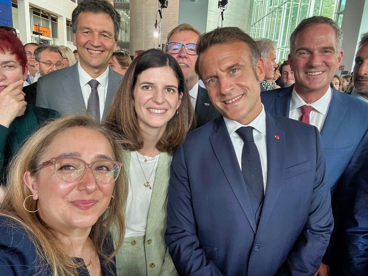 Feryal Clark MP (@feryalclark) on Twitter photo 🇫🇷🤝🇬🇧 Myself and <a href="/peterkyle/">Peter Kyle</a> were delighted to welcome President Macron and <a href="/ClaraChappaz/">Clara Chappaz</a> to the UK for a brilliant tech session at Imperial College today with Demis Hassabis and Arthur Mensch.
✨Strengthening UK-France science ties with new AI & quantum research partnerships✨ 🇫🇷🤝🇬🇧 Myself and <a href="/peterkyle/">Peter Kyle</a> were delighted to welcome President Macron and <a href="/ClaraChappaz/">Clara Chappaz</a> to the UK for a brilliant tech session at Imperial College today with Demis Hassabis and Arthur Mensch.
✨Strengthening UK-France science ties with new AI & quantum research partnerships✨