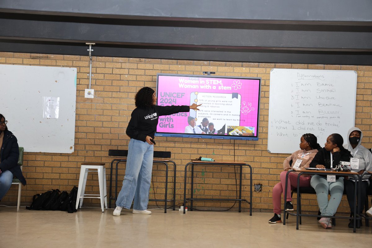 unwomenSA's tweet image. Today the girls were also honoured by a visit from Think Shift, powered by @UNICEF, who brought tech to life with an exciting session on gamification &amp;amp; animation. 

Thanks @UNICEF_SA for empowering girls to create, code &amp;amp; lead in the digital world.#AfricanGirlsCanCode
