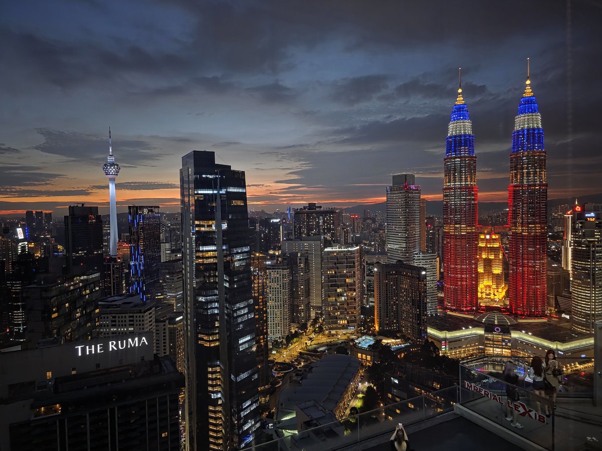 DoctorInGaming's tweet image. 🧵 Day 3/14: Bring Our Builders Home 🇲🇾🧠

Malaysia gave birth to @etherscan, @coingecko, and many top Web3 minds.

If we want to lead as a blockchain hub, we must become a magnet for builders, not a talent exporter.

Here’s how.👇

#MYBW2025 #Web3MY #LiftOff