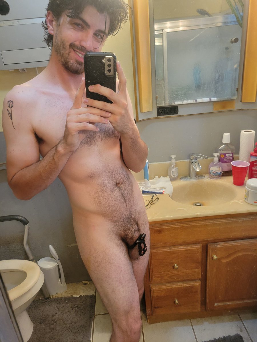 Decided to lock up again last night, let's see how long I'll be locked for!!
1 like = 12hrs
1 comment = 12 hrs (two per person)
1 repost = 1 day
Tally will end on Saturday 10pm MST.
Also taking kh "applications", preferably local and around my age.
#locked #twink #chastity #sub