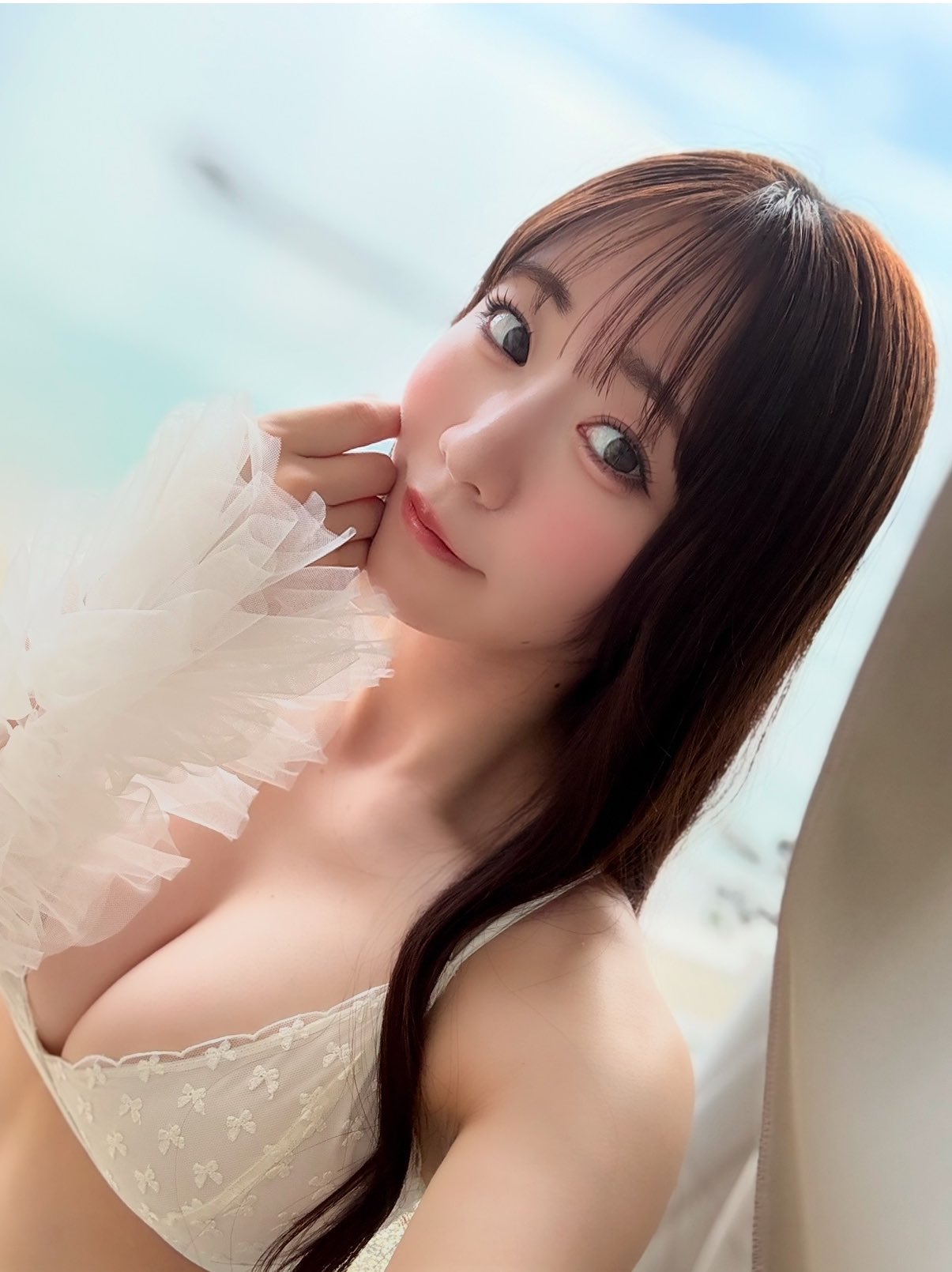 真中まな 真中まな | ASOBISYSTEM Co., Ltd. | アソビシステム株式会社