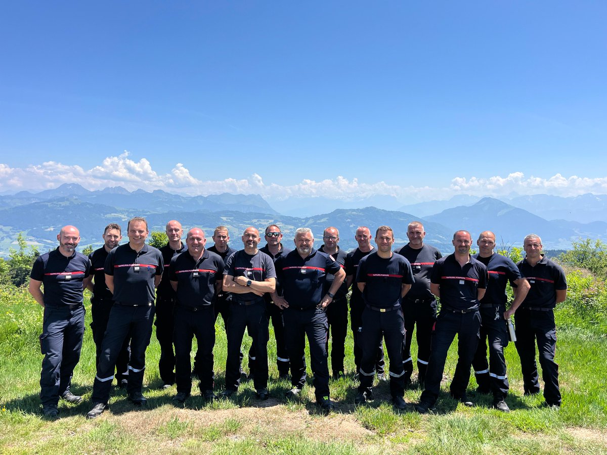 SDIS_74's tweet photo. 🔥 Fin de formation pour 12 stagiaires des SDIS 07, 37, 38 et 74 qui valident le FDF3 !
Une formation exigeante pour devenir chef de groupe feux de forêts 🌲
👏 Bravo aux stagiaires &amp; merci à l’équipe pédagogique !
#FDF3 #FeuxDeForêts #SDIS74 #Formation https://t.co/yUHGWeAbWC