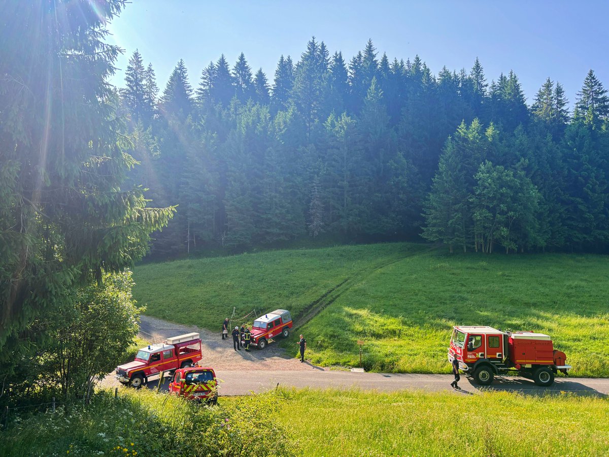 🔥 Fin de formation pour 12 stagiaires des SDIS 07, 37, 38 et 74 qui valident le FDF3 !
Une formation exigeante pour devenir chef de groupe feux de forêts 🌲
👏 Bravo aux stagiaires &amp; merci à l’équipe pédagogique !
#FDF3 #FeuxDeForêts #SDIS74 #Formation