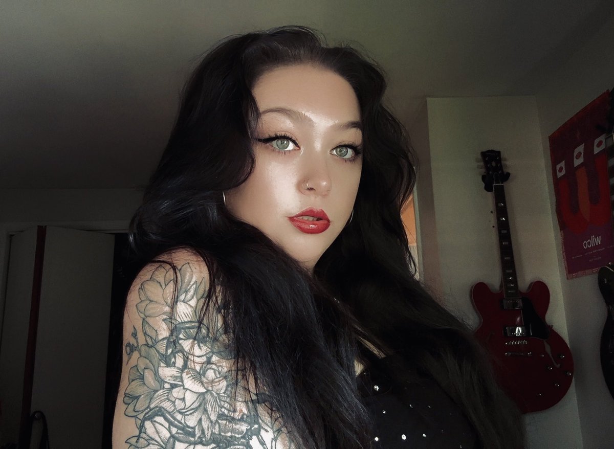 SADGH0STCULT's tweet image. Got a ton of new moots so figured Iโd do a lil intro post!!
Name: Jane
Age: 29
Big 3: Scorpio โ๏ธ, Cancer ๐, Ariesโซ
Multi-fandom: MCR, horror, pop, film, booktok, etc.
NSFW at times, minors DNF๐
Happy to have yโall! ๐