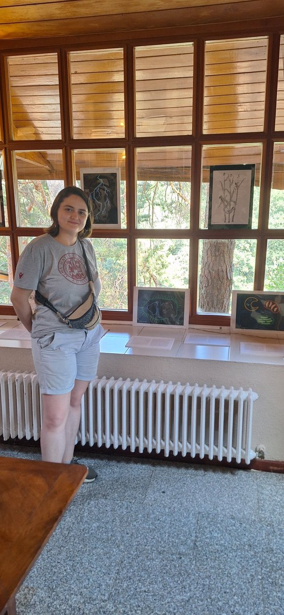juanjnogueira's tweet photo. @mateo_henar presented her art work "Retrato de la Mujer en la Ciencia" funded by @UAM_Madrid and @RSEQ_STMadrid at the @EuChemS Computational Biology School
More info here ⬇️ https://t.co/oYngNUomQz https://t.co/ZDO4voPtOb
