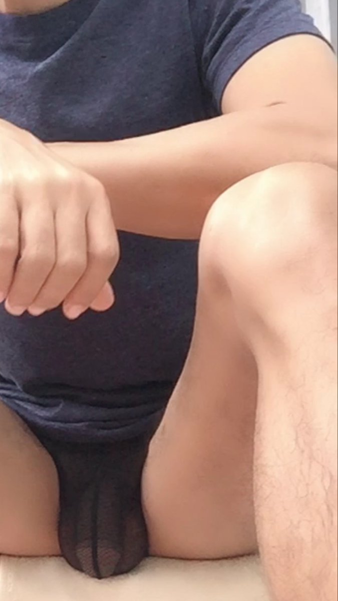 แต่ก่อนจะเขินนิดนึงเวลาแต่งตัวไม่เรียบร้อยมานั่งเล่นที่ระเบียง หลังๆไม่มีอะไรติดต่อสักชิ้น ยิ่งตอนกลางคืนจะหันหน้าให้คอนโดฝั่งตรงข้าม ดูดบุหรี่ไป รูดควยเล่นไป คือถ้าซูมมาก็เต็มๆครับ