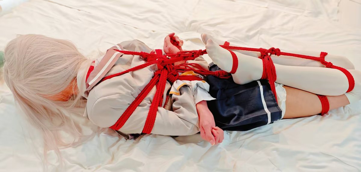 smmmstto's tweet photo. #cos #绳缚 #捆绑 被有希抓住的艾莉��姐 https://t.co/sUSEHE7FQo