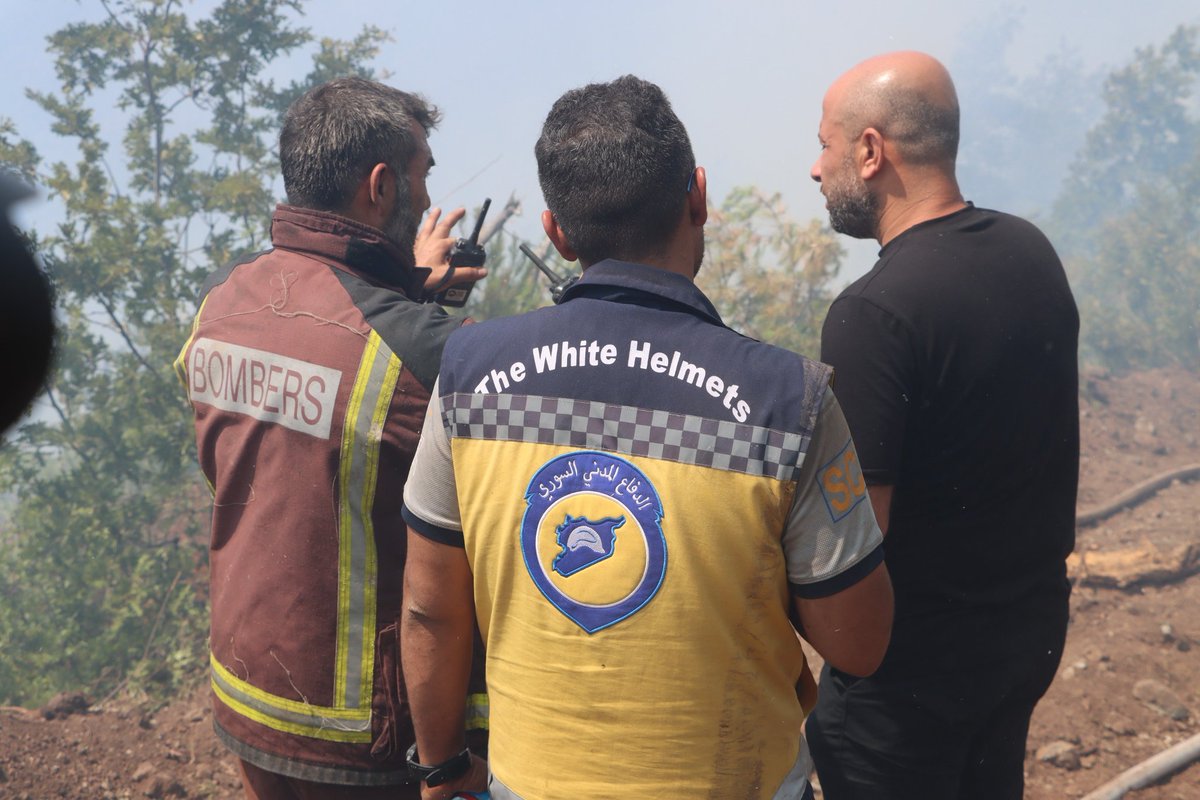 SyriaCivilDef's tweet photo. Mr. Raed Al Saleh, Minister of Emergency and Disaster Management, is closely monitoring the response to the massive wildfires in rural #Latakia today, Wednesday, July 9, alongside the Director of the Syria Civil Defence and field operations leaders. The follow-up includes oversight of joint operations room plans, the division of response sectors, and coordination of logistical and aerial support for firefighting teams on the ground. Efforts are also underway to isolate green areas and open firebreaks using heavy engineering machinery to prevent the further spread of the flames. The intensity of the fires has been exacerbated by strong winds and extremely rugged mountainous terrain this afternoon, prompting an escalation in efforts to suppress active fire fronts.
#WhiteHelmets #Syria