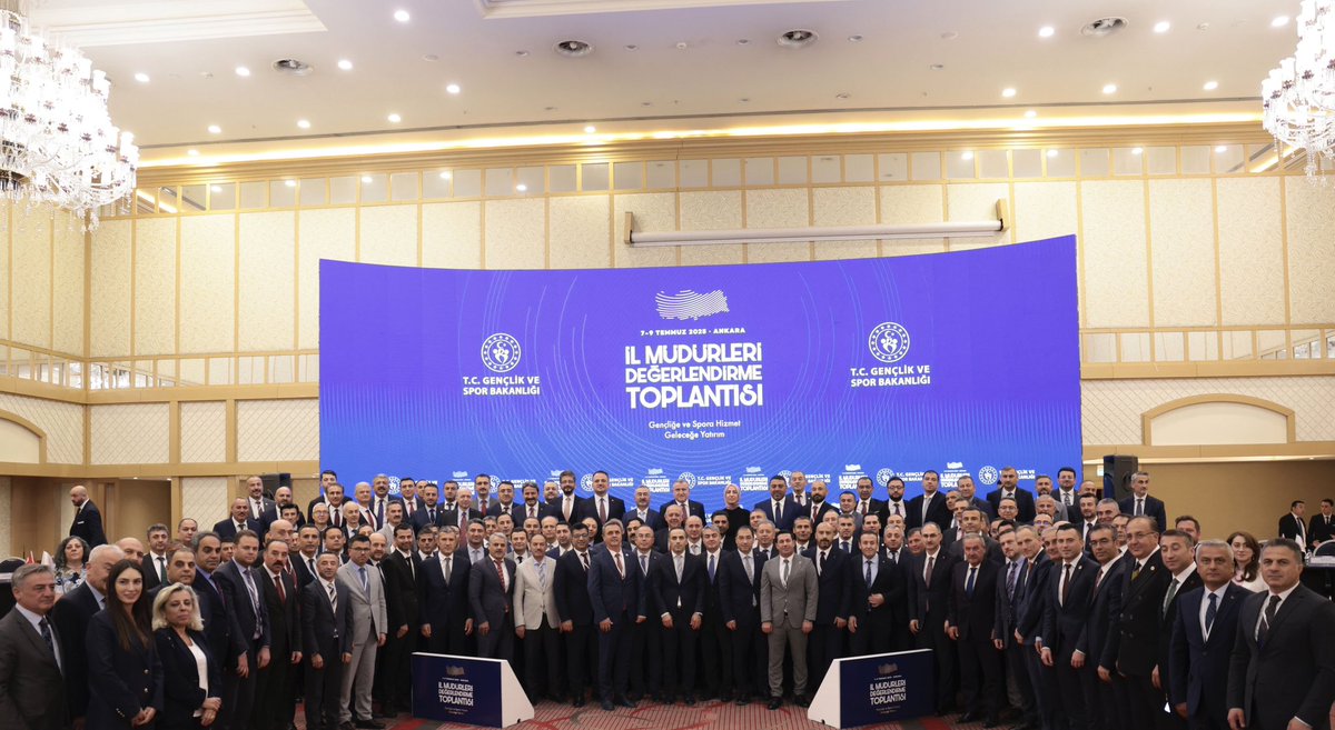 Hamza Yerlikaya 🇹🇷 (@hamzayerlikaya) on Twitter photo İl Müdürleri Değerlendirme Toplantısının kapanışını Bakanımız <a href="/OA_BAK/">Dr. Osman Aşkın Bak</a> ve Bakan Yardımcılarımız ile birlikte gerçekleştirdik.
81 İl Müdürümüzün katılımıyla, şehirlerimizdeki gençlik ve spor alanındaki hizmetlerimizi istişare ettiğimiz buluşmanın hayırlı olmasını diliyorum. İl Müdürleri Değerlendirme Toplantısının kapanışını Bakanımız <a href="/OA_BAK/">Dr. Osman Aşkın Bak</a> ve Bakan Yardımcılarımız ile birlikte gerçekleştirdik.
81 İl Müdürümüzün katılımıyla, şehirlerimizdeki gençlik ve spor alanındaki hizmetlerimizi istişare ettiğimiz buluşmanın hayırlı olmasını diliyorum.